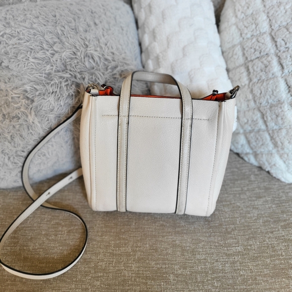 Marc Jacobs Pebbled Leather The Tag Crossbody Bag Off White Magnetic Closure - Picture 3 of 15